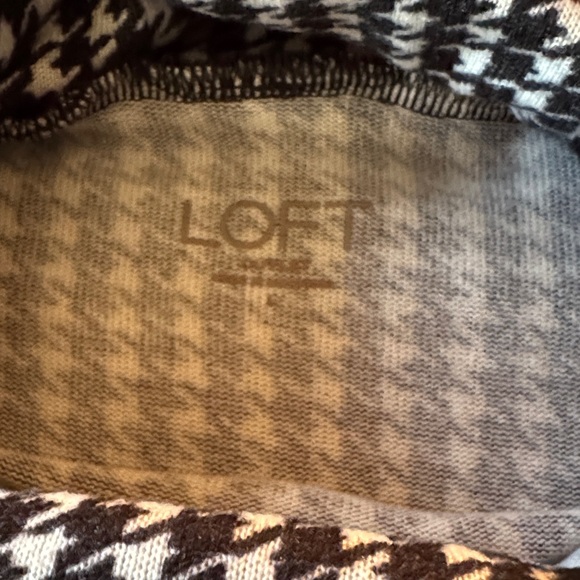 LOFT Outlet Black & White Houndstooth Turtleneck Top – Size L - Picture 5 of 6